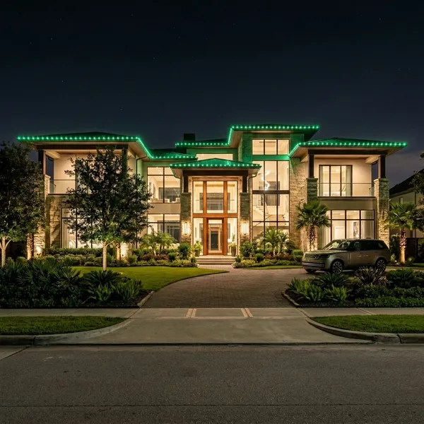 Home with green seasonal roofline lighting